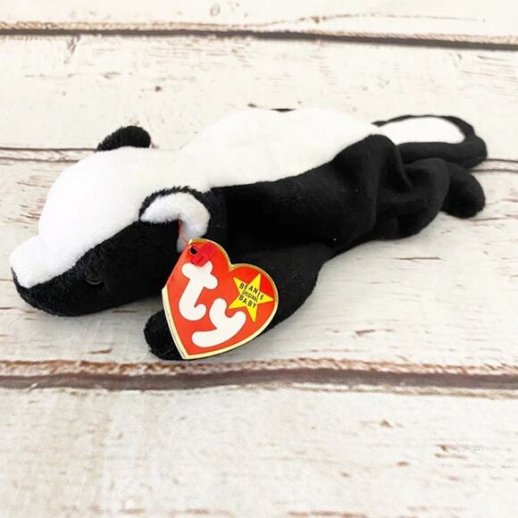 TY BEANIE BABIES Stinky the Skunk - Picture 1 of 6
